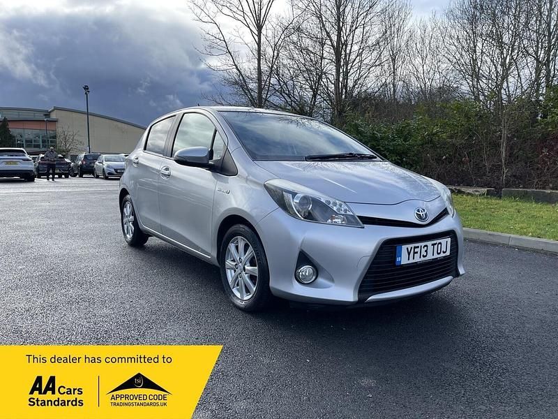 Used Toyota Yaris Hybrid T4 2013 Silver Hatchback