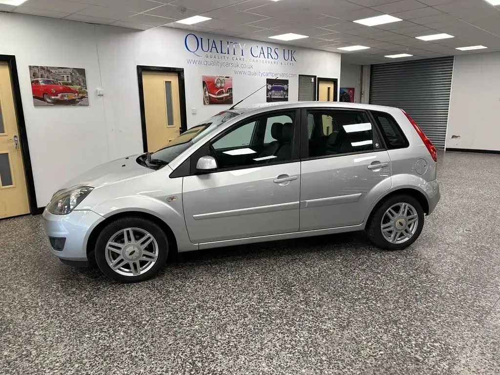 Used Ford Fiesta Ghia 79 HP (58 kW) 2008 Silver Hatchback