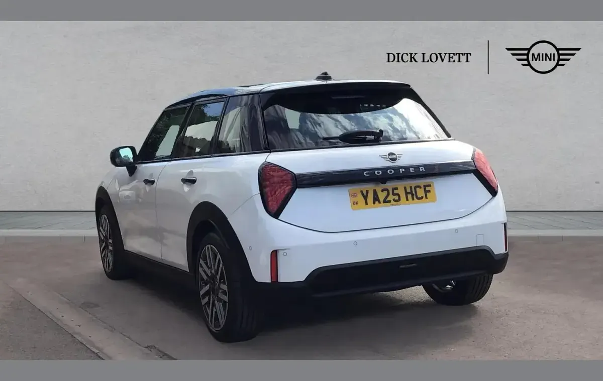 Used Mini Cooper Classic 147 kW (200 HP) 2025 White Hatchback