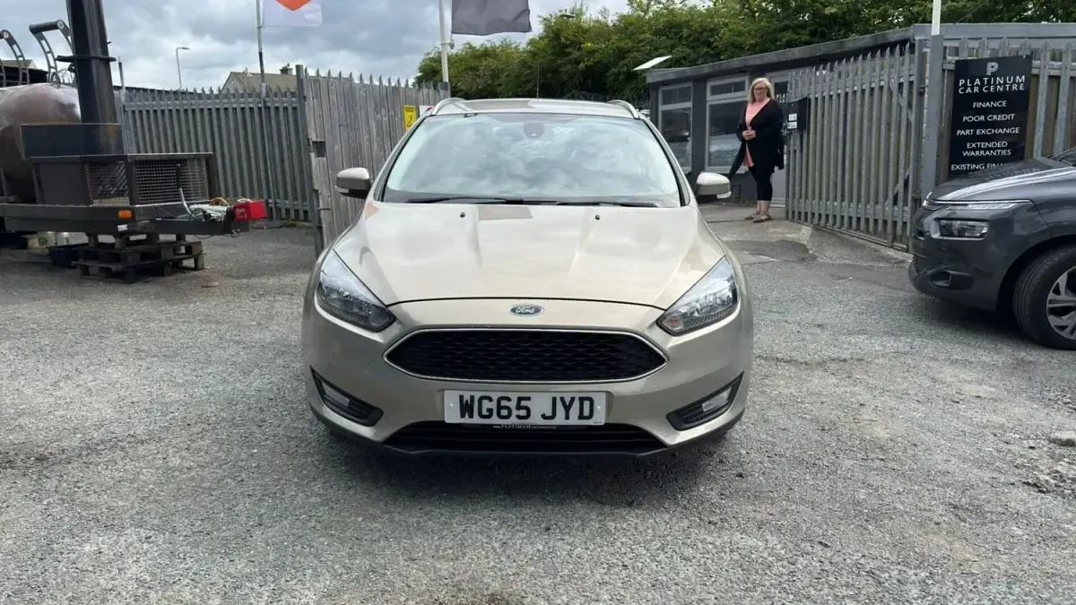 Używany Ford Focus Zetec 125 KM (91 kW) 2015 Srebrny Kombi