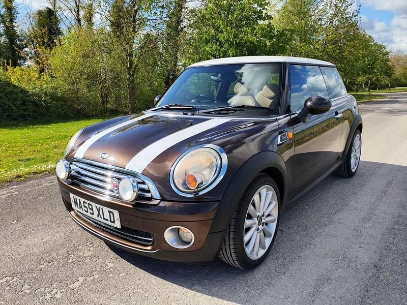 Begagnad Mini Cooper Hatch 2009 Brun Halvkombi