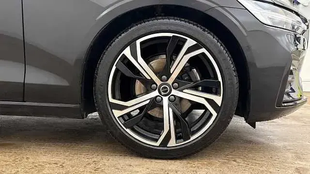 Used Volvo V60 Ultra 197 HP (144 kW) 2025 Black Estate