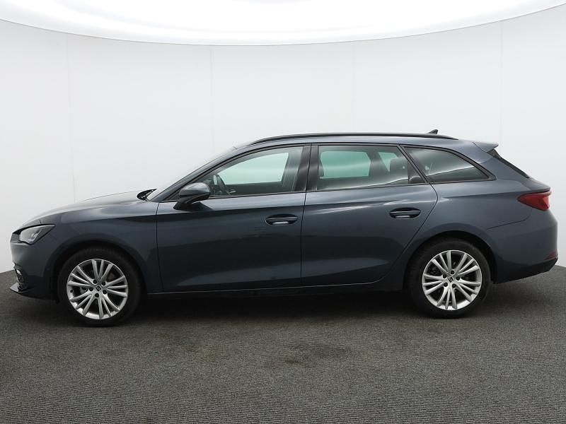 Begagnad Seat Leon SE Dynamic 2025 Grå Kombi