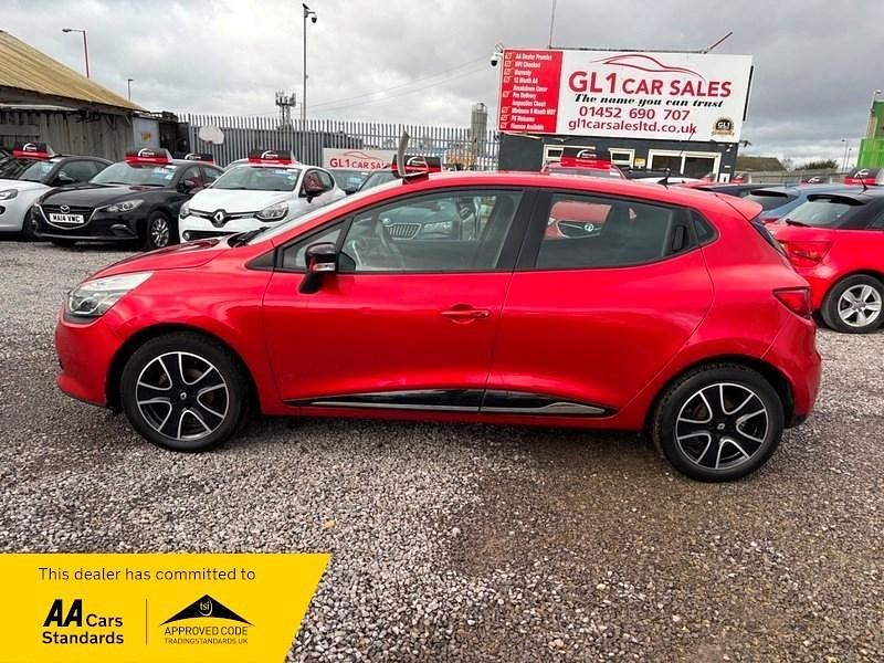 Used Renault Clio IV Dynamique 75 HP (55 kW) 2016 Red Hatchback