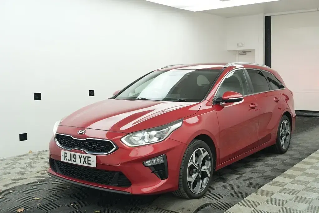 Used Kia Ceed 136 HP (100 kW) 2019 Red Hatchback