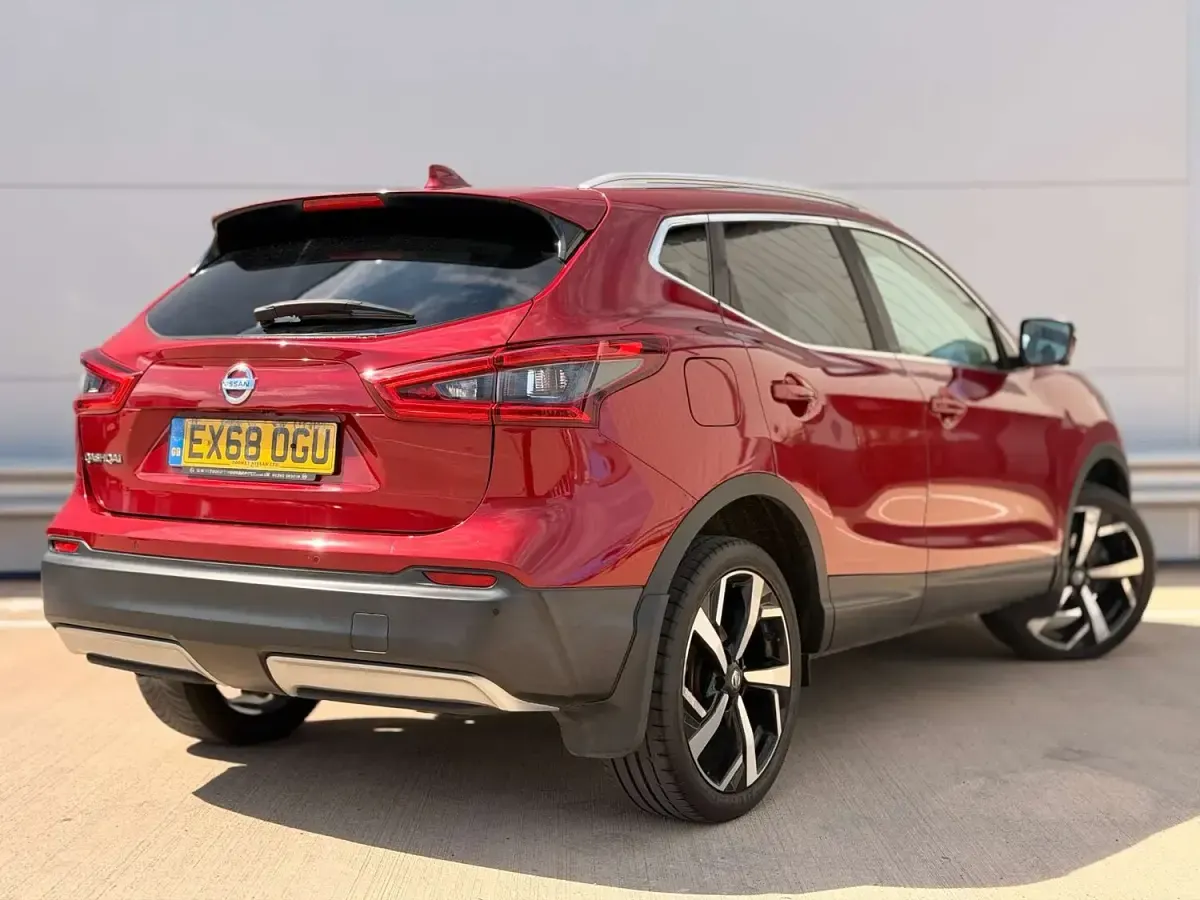 Used Nissan Qashqai Tekna 115 HP (84 kW) 2018 Red SUV
