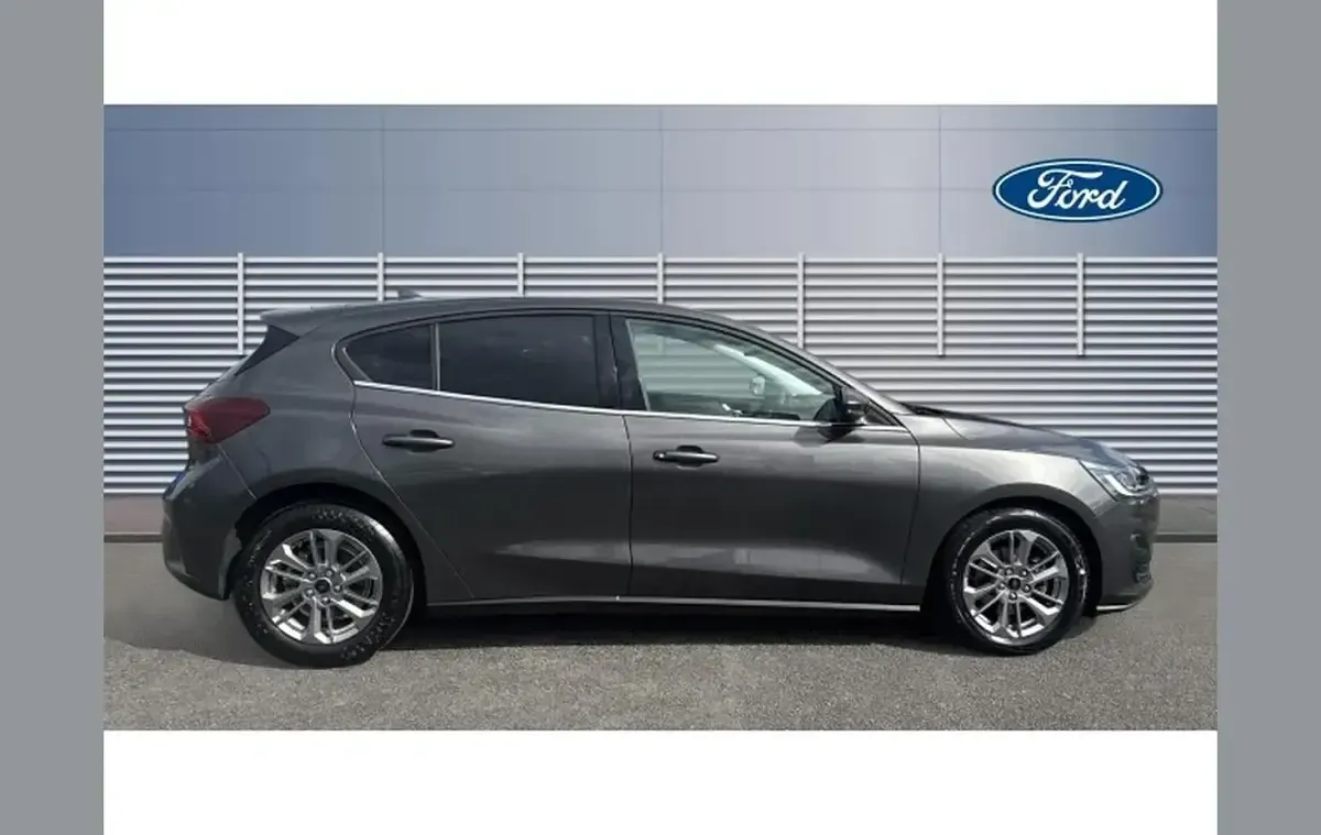 Used Ford Focus Titanium 125 HP (91 kW) 2023 Grey Hatchback