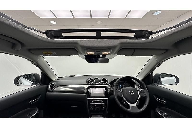 Used Suzuki Vitara SZ5 129 HP (94 kW) 2023 White Hatchback