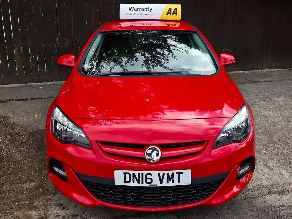 Used Vauxhall Astra Edition 200 HP (147 kW) 2016 Red Hatchback
