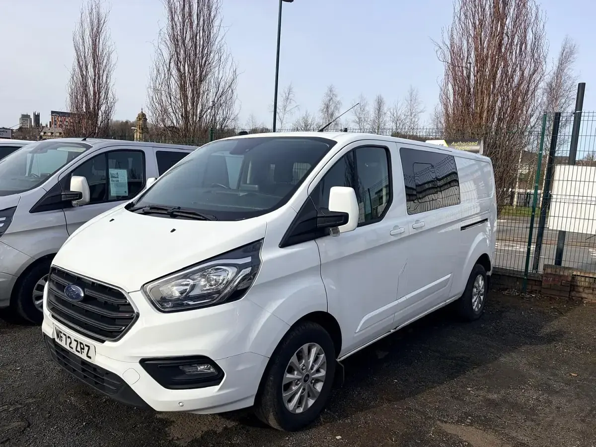 Used Ford Transit Custom Limited 130 HP (95 kW) 2022 White Van