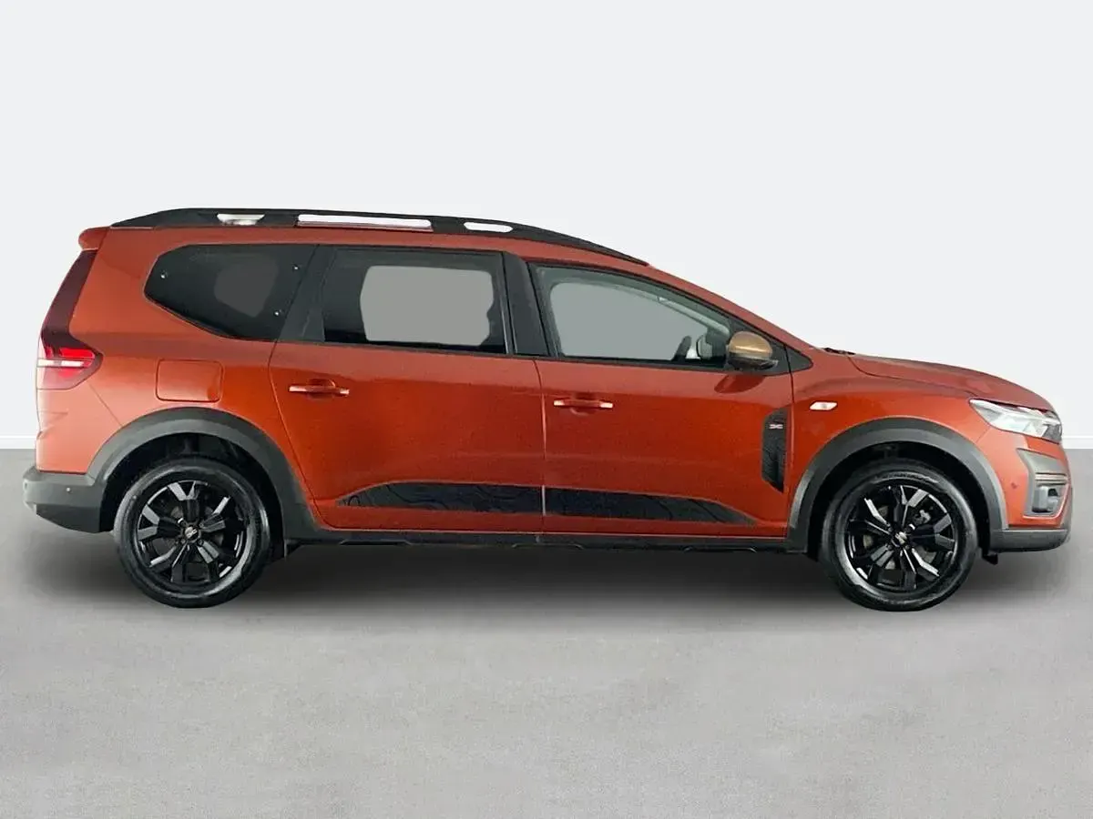 Used Dacia Jogger Extreme 140 HP (102 kW) 2023 Brown MPV