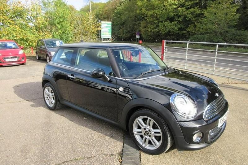 Black Used 2014 Mini Cooper D Hatch Hatchback | £3,995 (Good price) - Image 1/1
