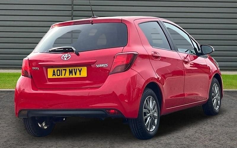 Used Toyota Yaris 99 HP (72 kW) 2016 Hatchback