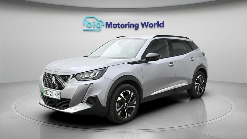 Second-hand Peugeot e-2008 Allure+ 98 kW (134 CP) 2022 Gri SUV