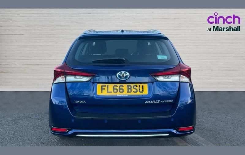 Used Toyota Auris Hybrid Business Edition 134 HP (98 kW) 2016 Blue Estate
