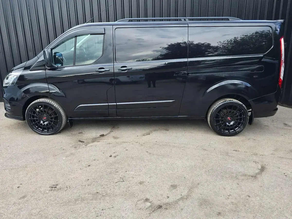 Used Ford Transit Custom Limited 130 HP (95 kW) 2021 Black Van