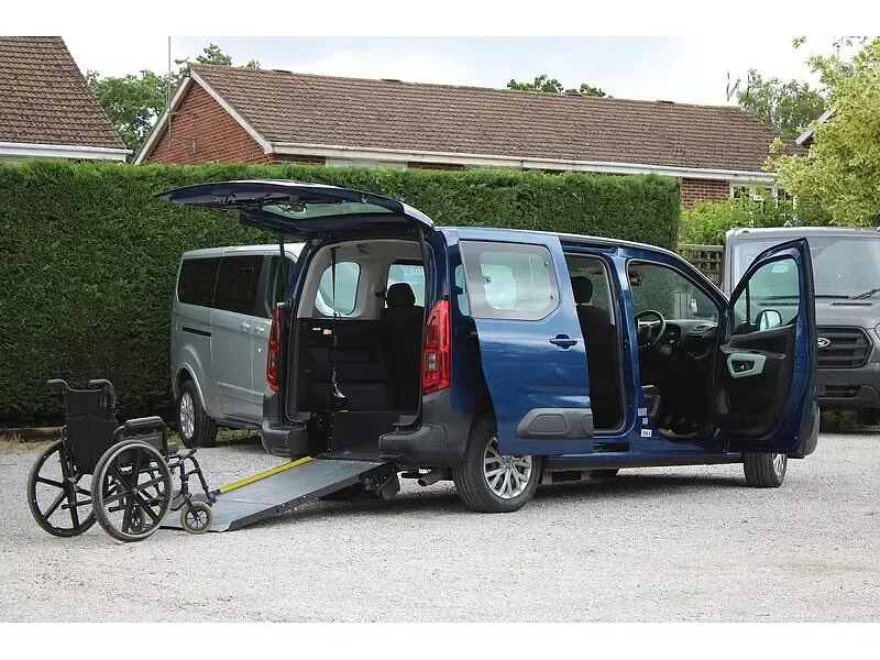 Used Citroën Berlingo Feel 2020 Blue MPV