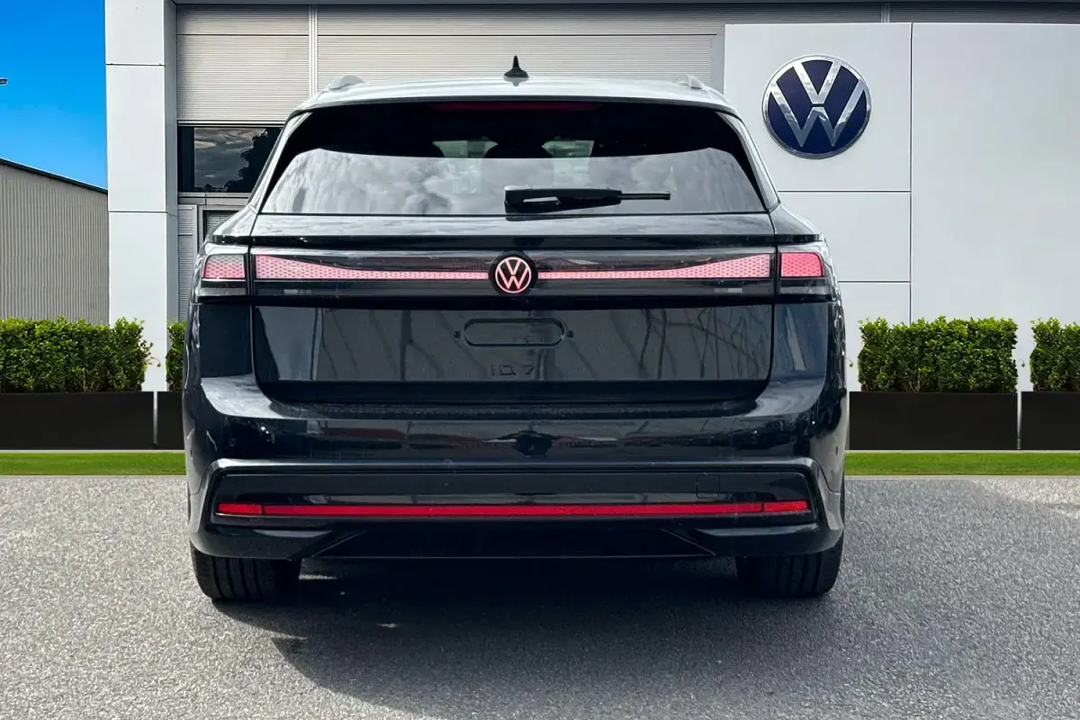 New VW ID.7 Pro 210 kW (286 HP) 2026 Black Estate