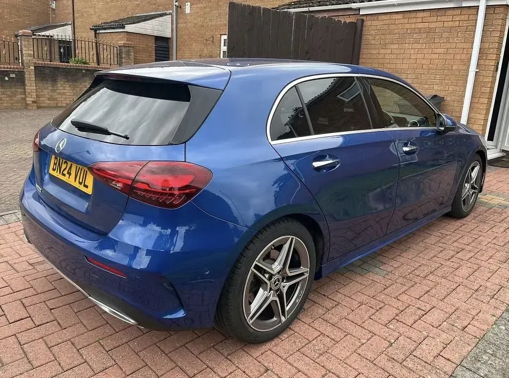 Begagnad Mercedes A200 Executive 163 HK (119 kW) 2024 Blå Halvkombi
