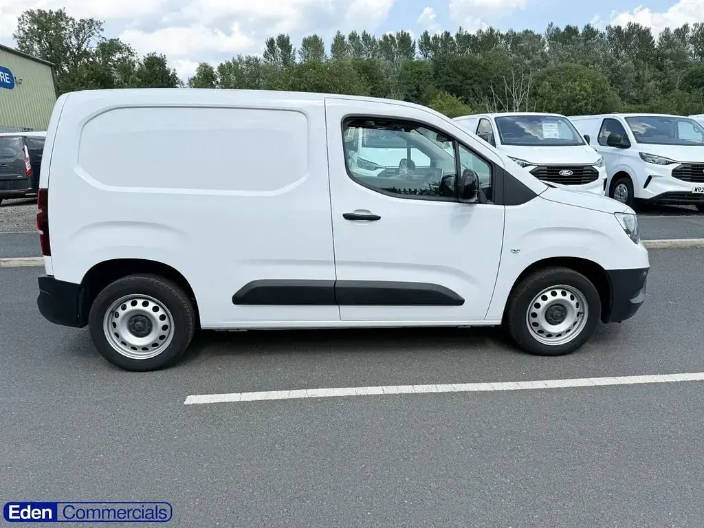 Used Vauxhall Combo S 100 HP (73 kW) 2023 White MPV
