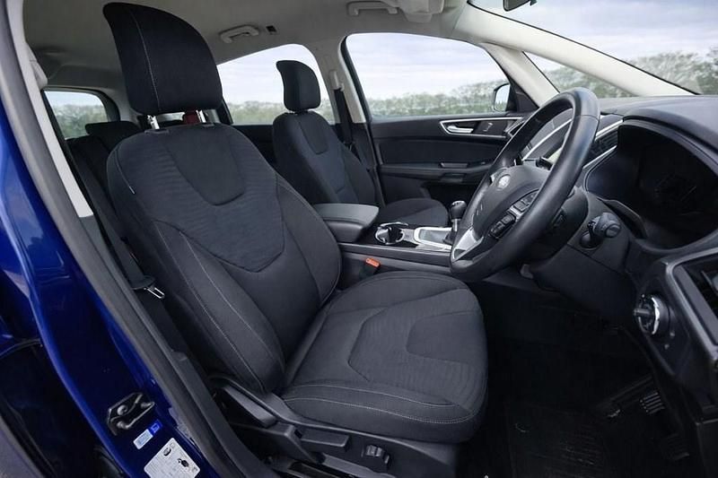 Used Ford S-MAX Zetec 160 HP (117 kW) 2017 Blue MPV