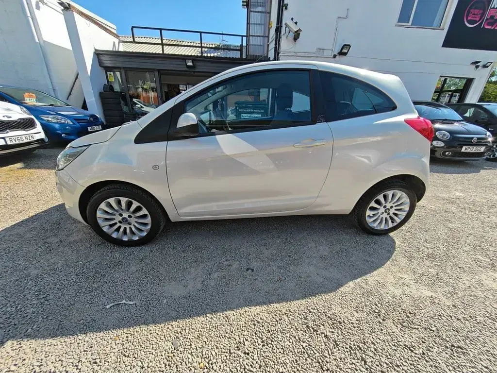 Used Ford Ka Zetec 69 HP (50 kW) 2011 White Hatchback