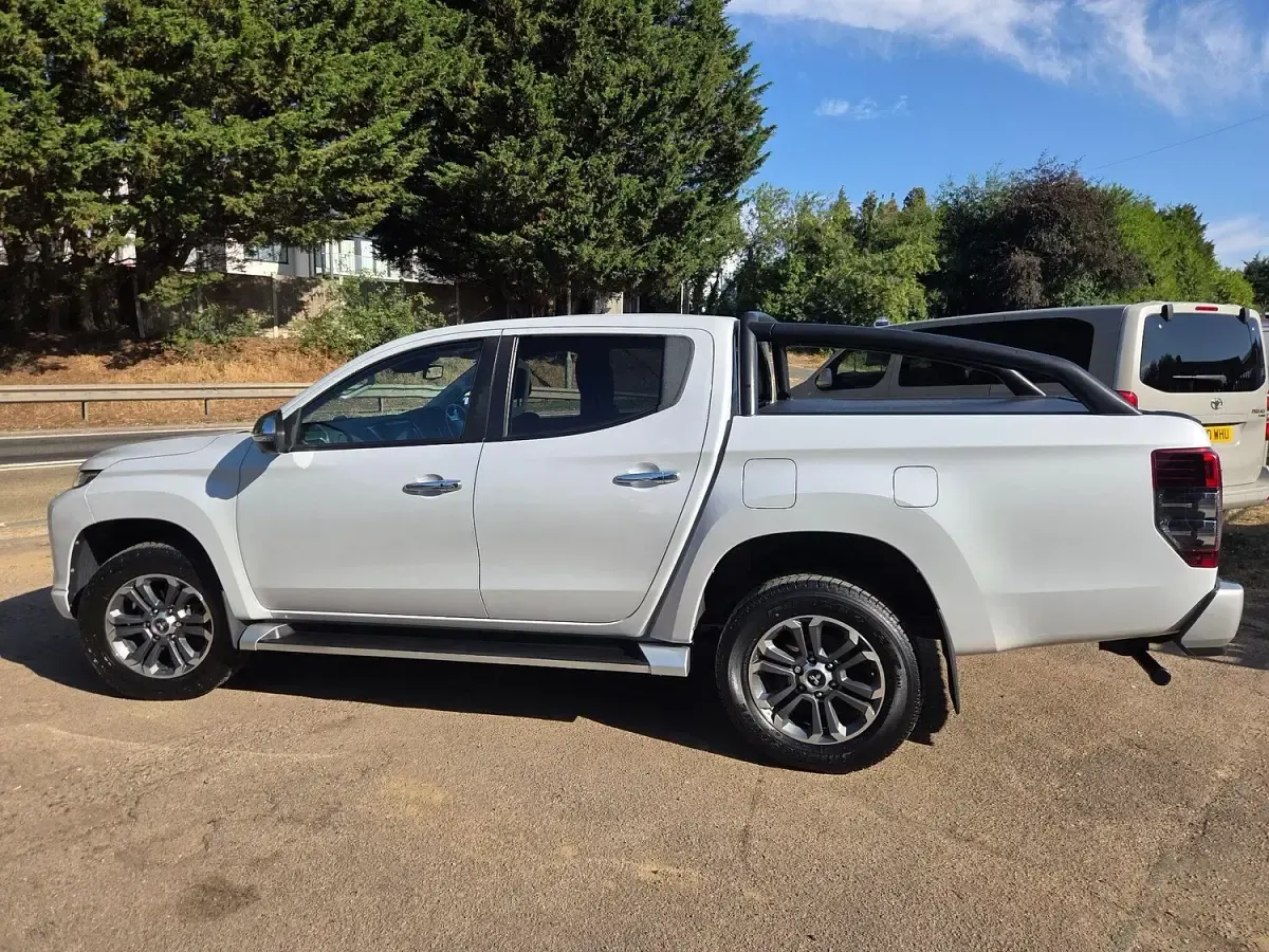 Used Mitsubishi L200 150 HP (110 kW) 2020 White Pickup