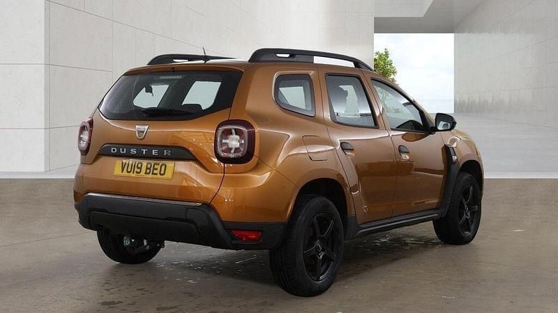 Used Dacia Duster Essentiel 114 HP (83 kW) 2019 Orange SUV