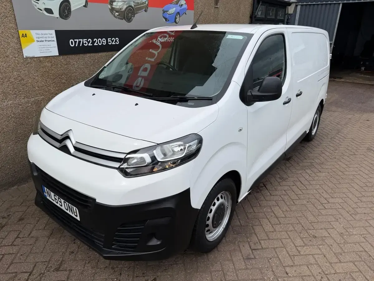 Used Citroën Dispatch 100 HP (73 kW) 2019 White MPV