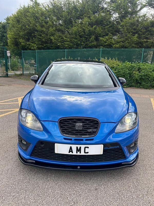 Used Seat Leon CUPRA 371 HP (272 kW) 2012 Blue Hatchback