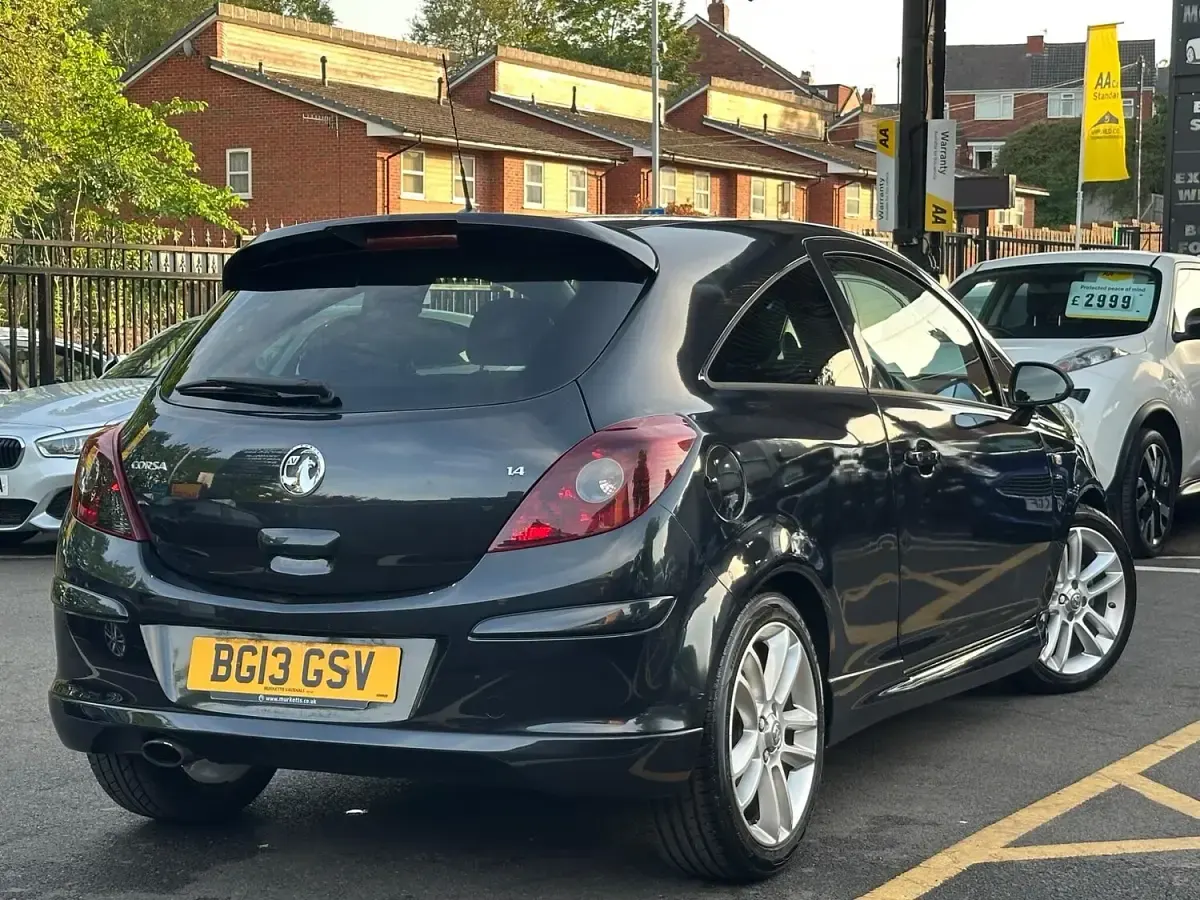 Used Vauxhall Corsa SRi 100 HP (73 kW) 2013 Black Hatchback