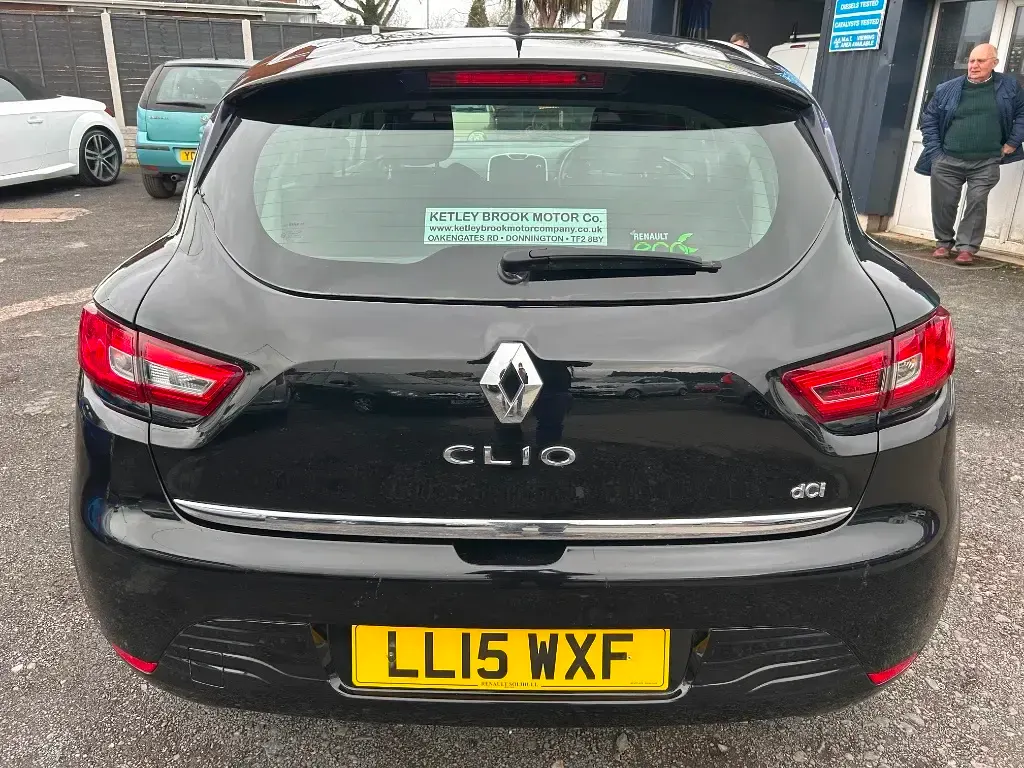 Used Renault Clio 90 HP (66 kW) 2015 Black Hatchback
