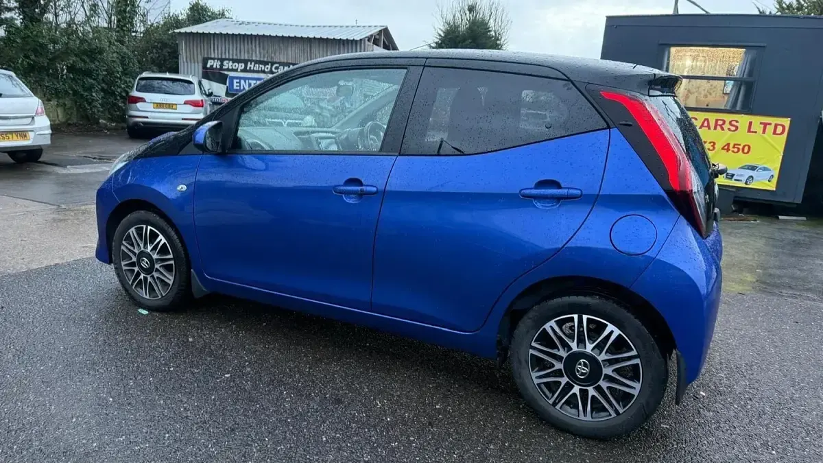 Gebraucht Toyota Aygo X-clusiv 72 PS (52 kW) 2019 Blau Kleinwagen
