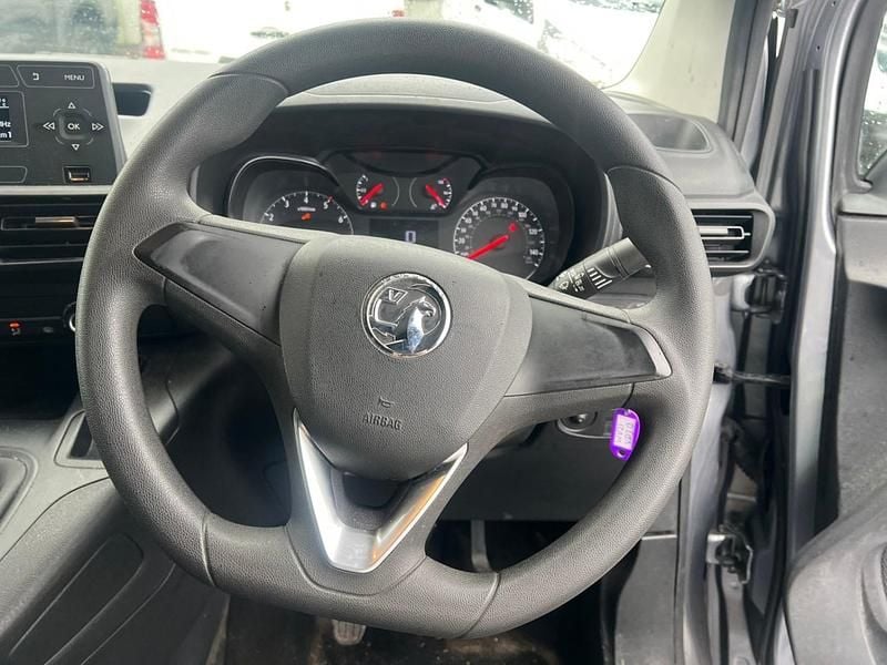 Used Vauxhall Combo Edition 100 HP (73 kW) 2021 Grey MPV