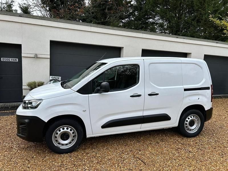 White Used 2021 Citroën Berlingo | £9,495 (Super price) - Image 1/4