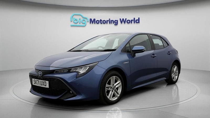 Used Toyota Corolla 122 HP (89 kW) 2021 Blue Hatchback