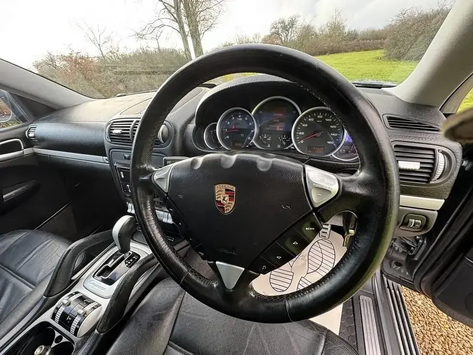 Begagnad Porsche Cayenne 2005 Grå SUV
