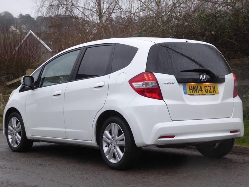 Used Honda Jazz ES 2014 White Hatchback