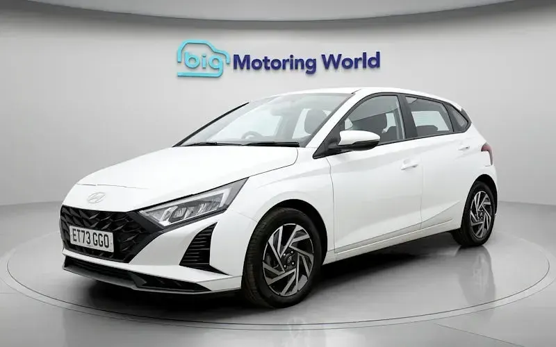 Used Hyundai i20 Advanced 101 HP (74 kW) 2024 White Hatchback