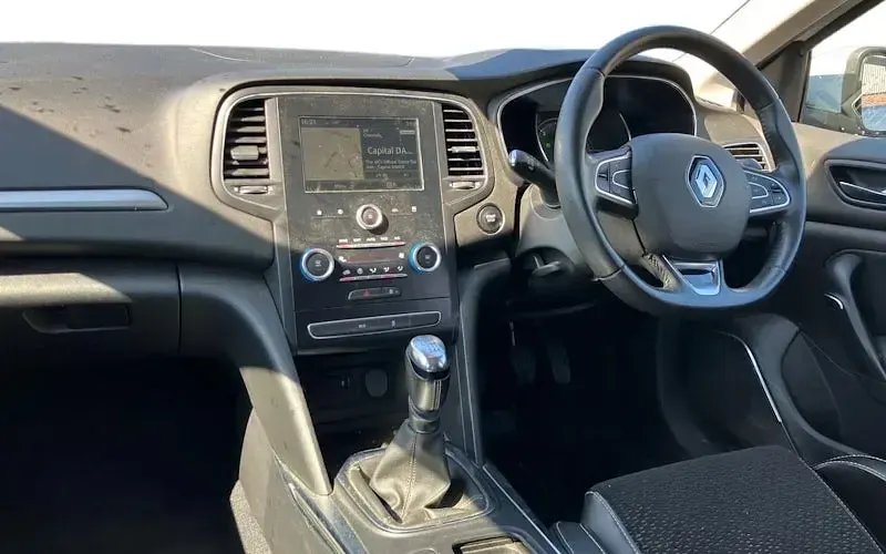 Used Renault Mégane GrandTour Dynamique 110 HP (80 kW) 2018 White Estate