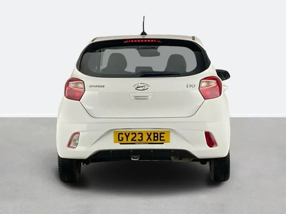 Used Hyundai i10 SE 67 HP (49 kW) 2023 White Hatchback