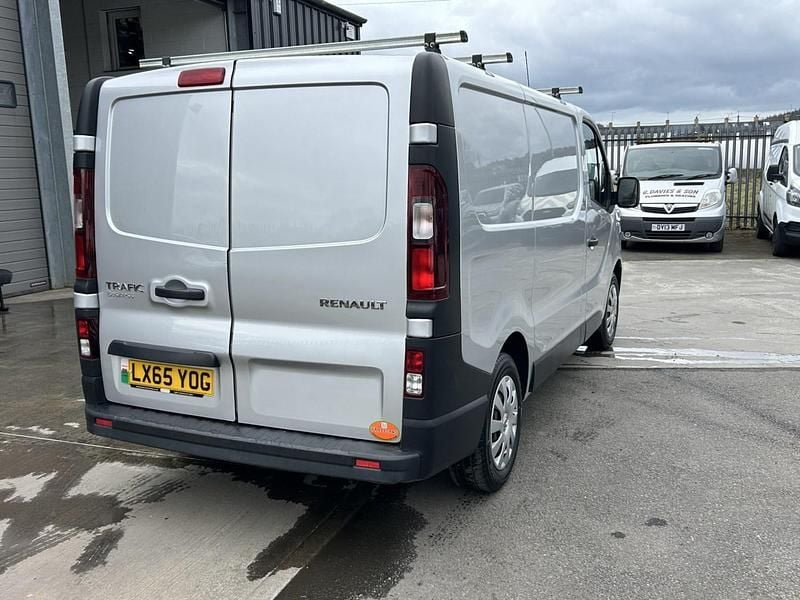 Używany Renault Trafic Business 115 KM (84 kW) 2015 Srebrny Minivan