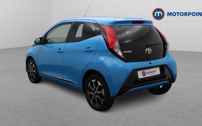 Used Toyota Aygo X-plore 72 HP (52 kW) 2019 Blue Hatchback