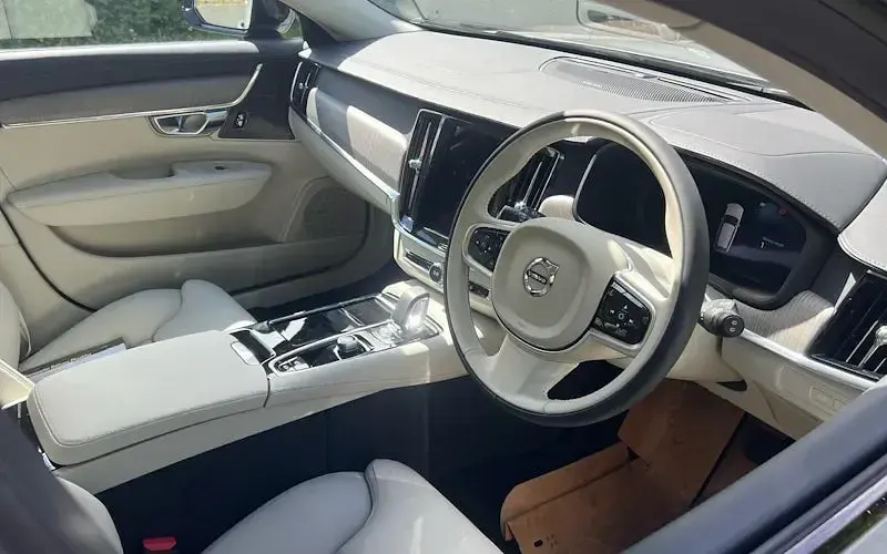 New Volvo V90 Plus 349 HP (256 kW) 2025 Estate