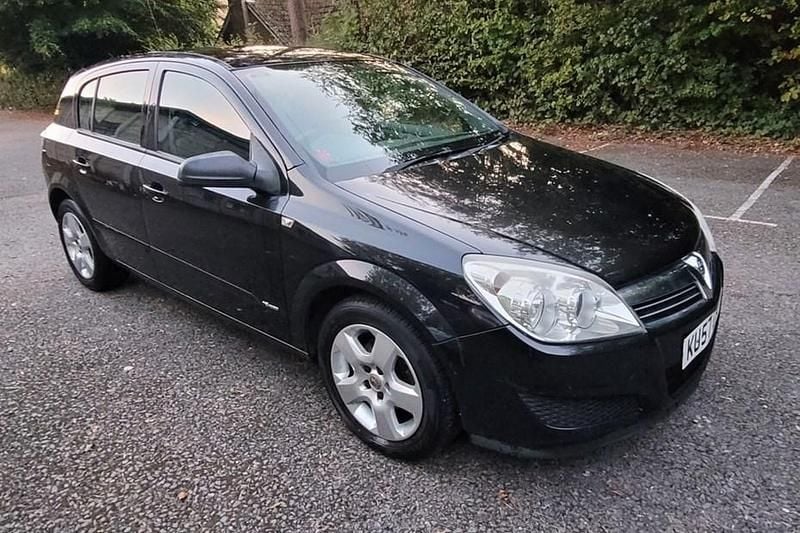 Black Used 2007 Vauxhall Astra Hatchback | £1,150 (Good price) - Image 1/1