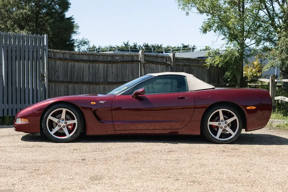 Used Chevrolet Corvette 560 HP (411 kW) 2003 Red Cabriolet