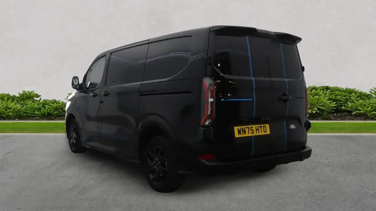 Usado Ford E-Transit Sport 160 kW (218 HP) 2025 Preto Van