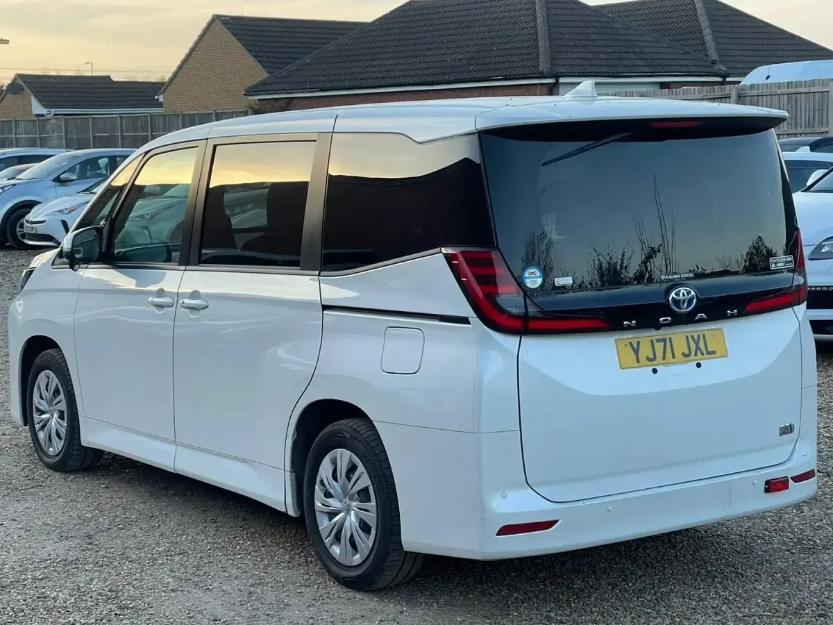 Begagnad Toyota Noah 2026 Vit Minibuss