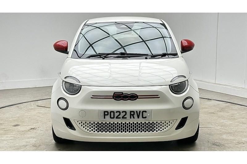 Used Fiat 500e Red 86 kW (118 HP) 2022 White Hatchback