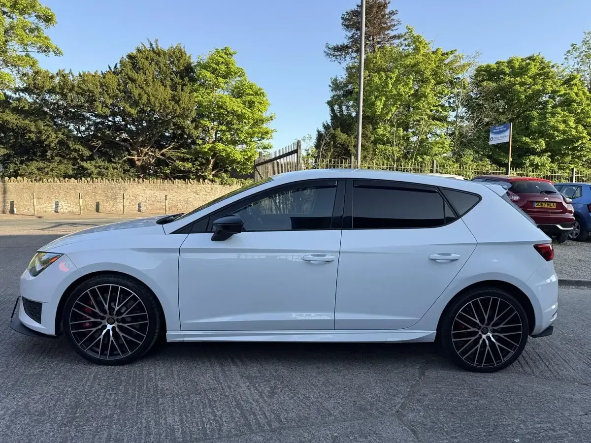Used Seat Leon CUPRA 2017 White Hatchback